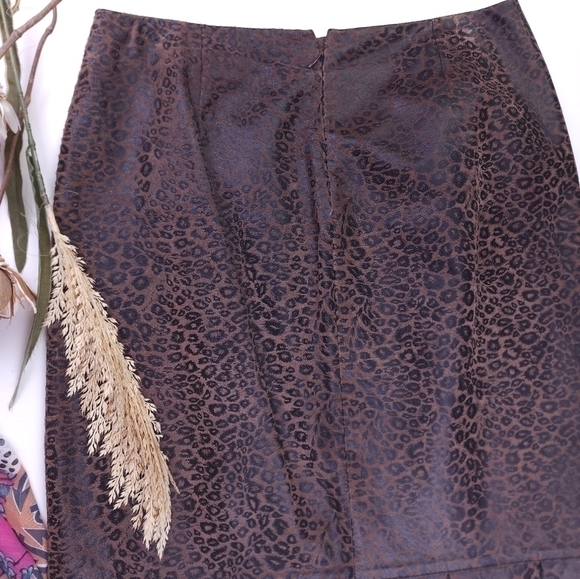 Doncaster Dark Leopard Leather Pleated Bottom Skirt Sz 8 - Picture 9 of 11